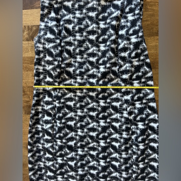Calvin Klein women’s dress, black with abstract pattern.  Sz 14. - Picture 6 of 6